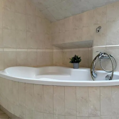 Quarto em Acomodações Particulares Mickle - Charming Place, 15 Minutes To Old Town & 5 Minutes To Seaside